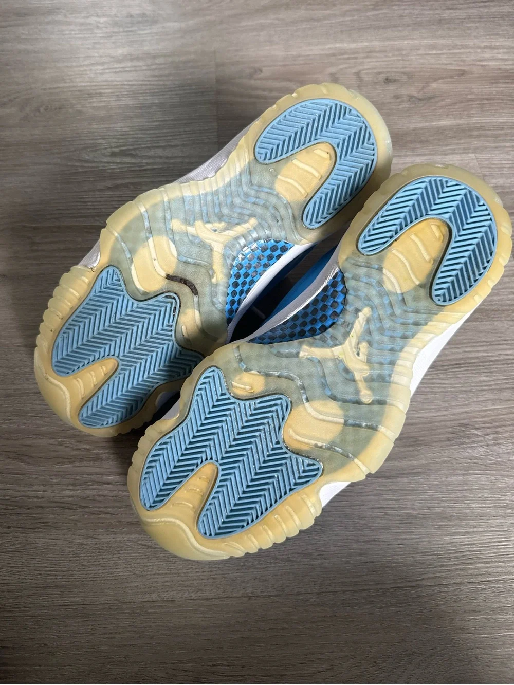 Jordan 11 Retro Low University Blue 2017 men’s size 9 shoes sneakers basketball